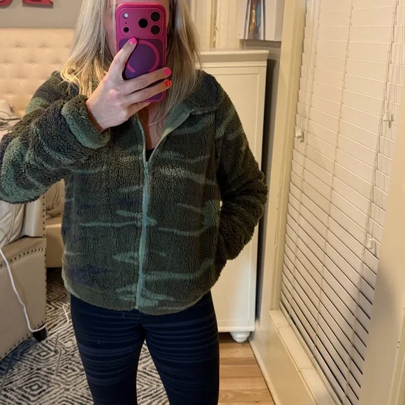 Z Supply Sherpa Camo Fleece Pile Teddy Jacket. size Small! - Picture 2 of 5
